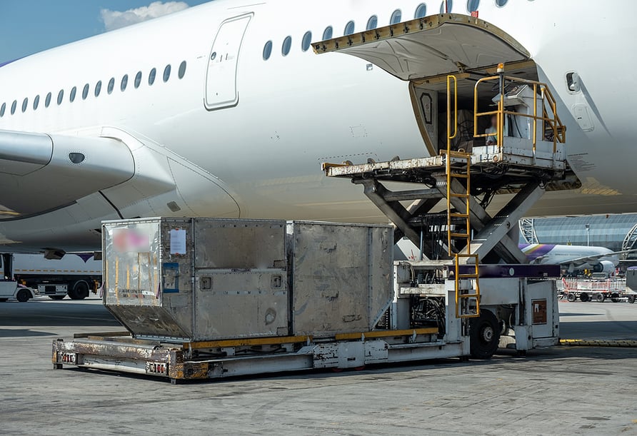 How do air freight rates compare with ocean LCL?